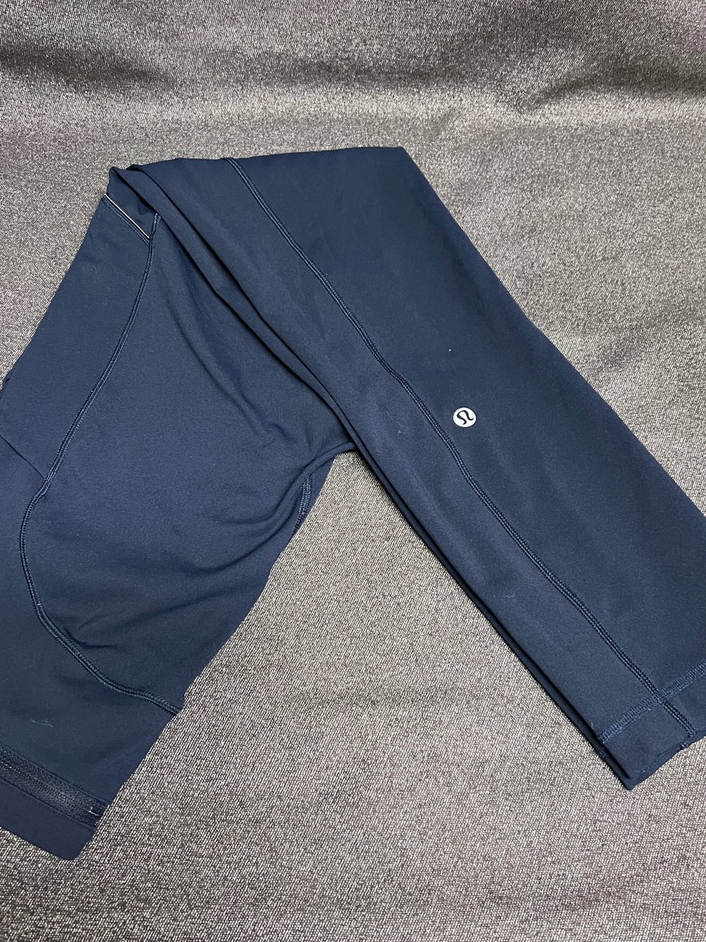 Lululemon fast and free navy athletic leggings 24 inch length pockets size 6